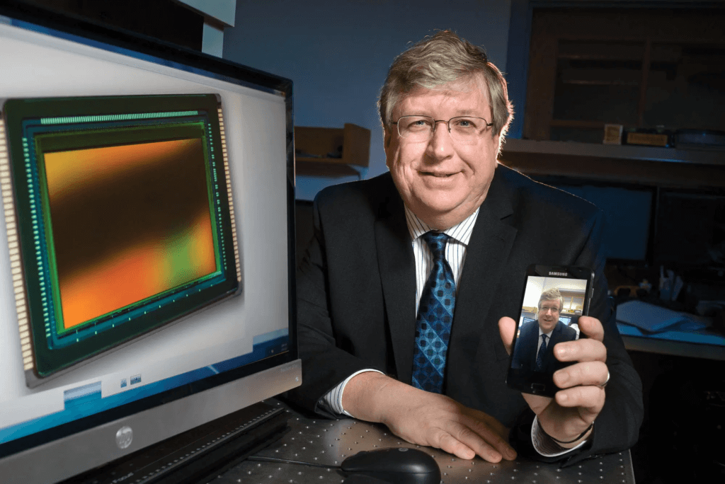 Eric Fossum, muž, který velkým dílem přispěl k tomu, že dnes všichni u sebe máme mobil s výkonnou kamerou (foto Darthmout College)