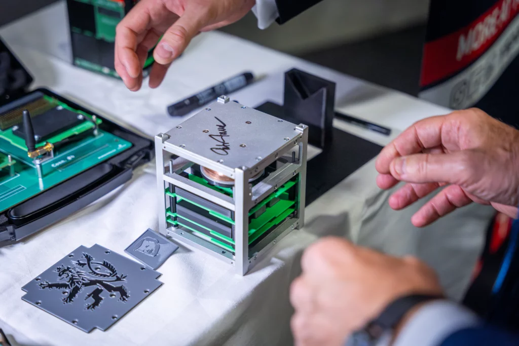 Ukázkový prototyp satelitu KOSTKA