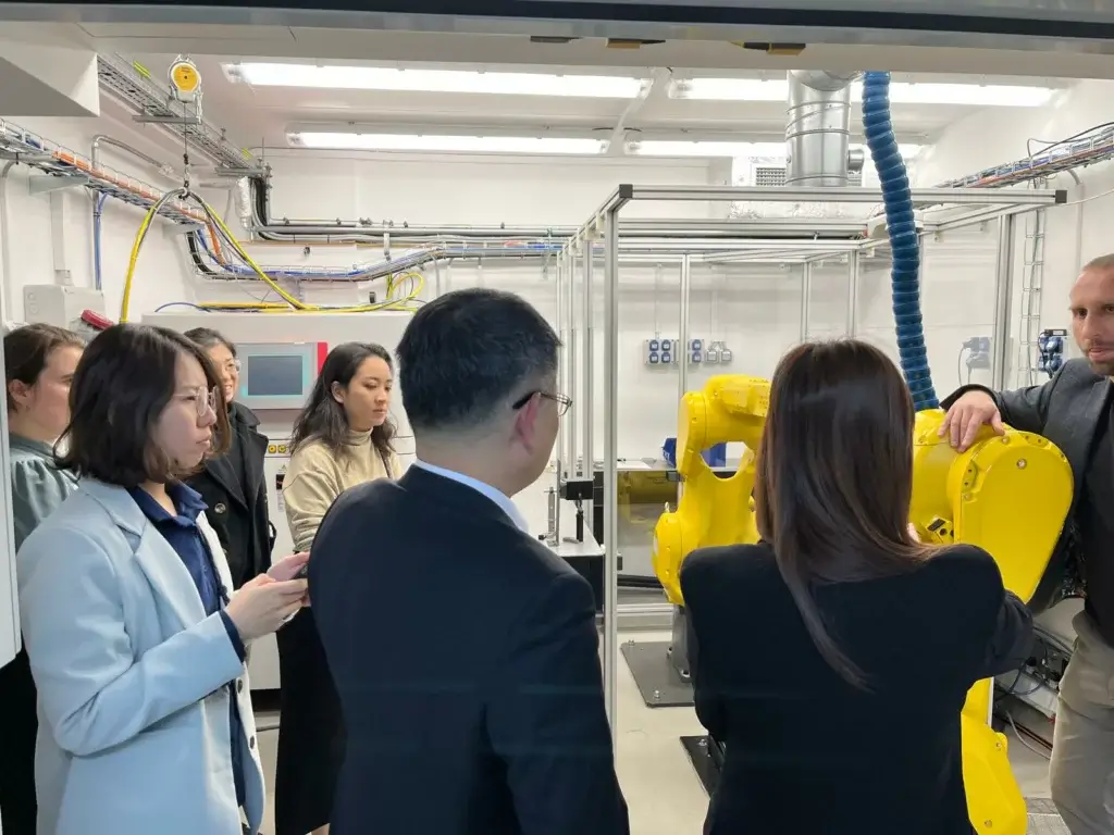 Tchajwanská delegace a české kosmické technologie