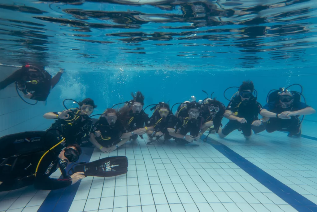 Kadeti mise Zero-G na výcviku potápění v Aguapalace