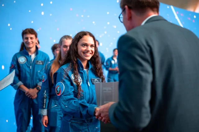 Ceremoniál pasování kadetů Zero-G na ambasadory národního vesmírného programu.