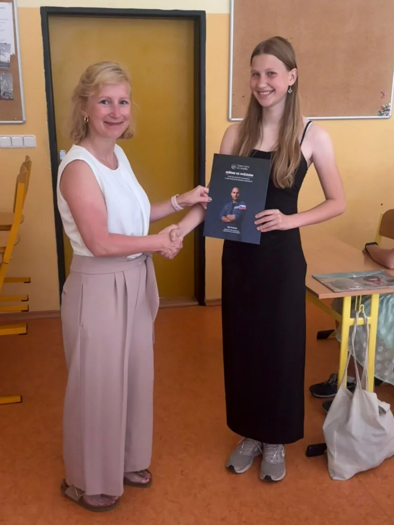 Žáci dostali složky, které inspirují ke hvězdám