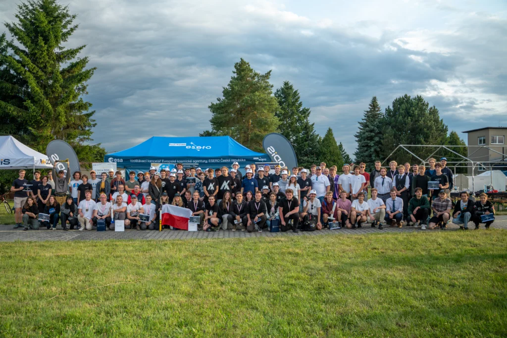 Czech Rocket Challange- hromadná fotka finalistů soutěže