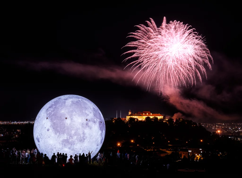 Lunalón- Nejbližší vesmírný soused