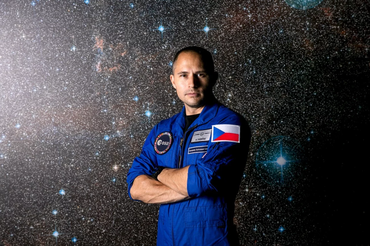 Budoucí český astronaut Aleš Svoboda zahajuje druhou fázi svého kosmického výcviku. Čeká ho trénink přežití na moři i parabolický let ve stavu beztíže
