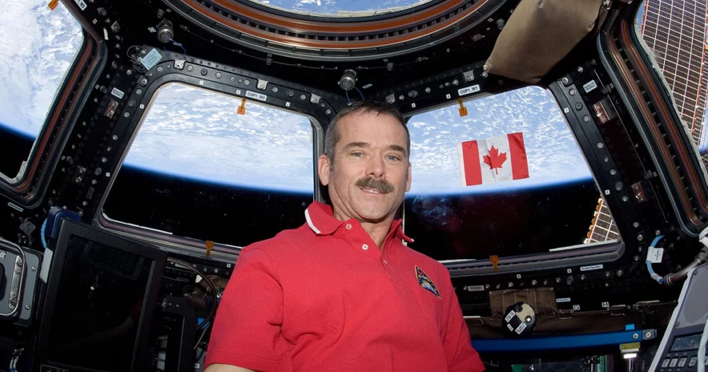 plukovník Chris Hadfield, bývalý velitel Mezinárodní vesmírné stanice